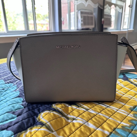 Michael Kors crossbody bag - Picture 1 of 5